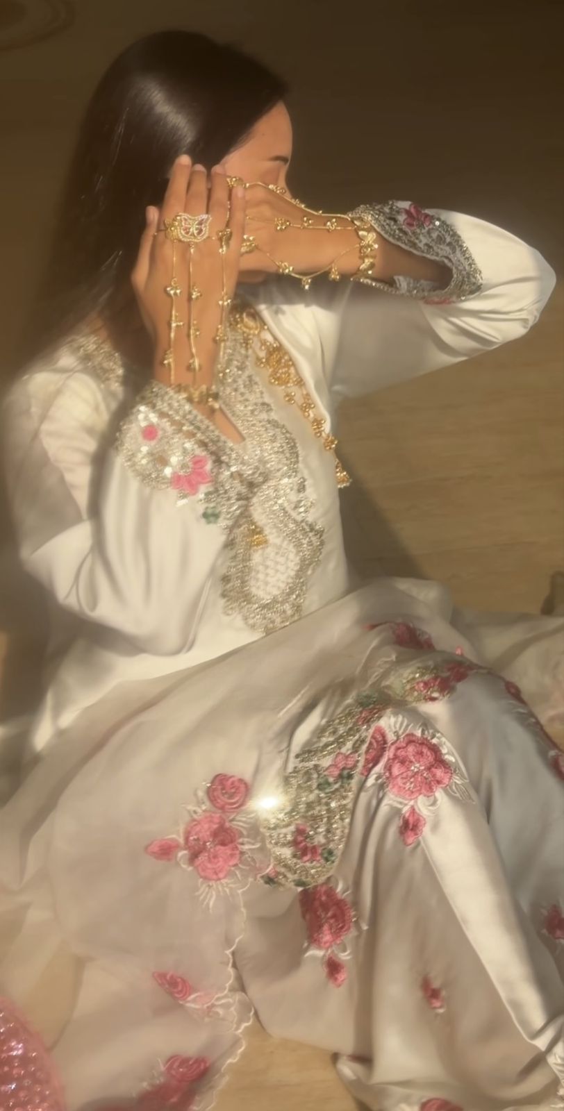 Ivory Pink Floral Embroidered Farshi Salwar Suit Set with Organza Dupatta