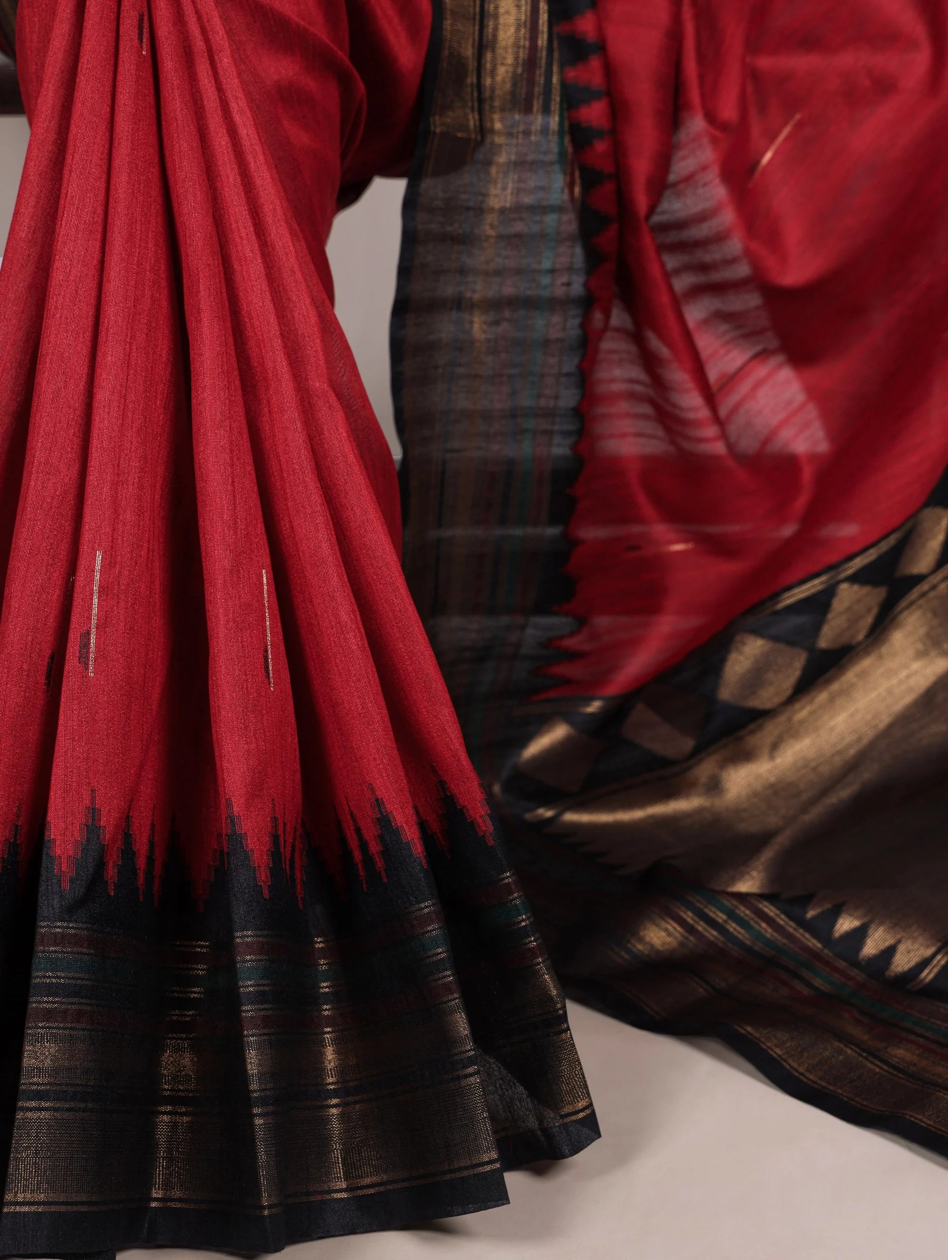 magenta bhagalpuri silk saree navy border pallu detail