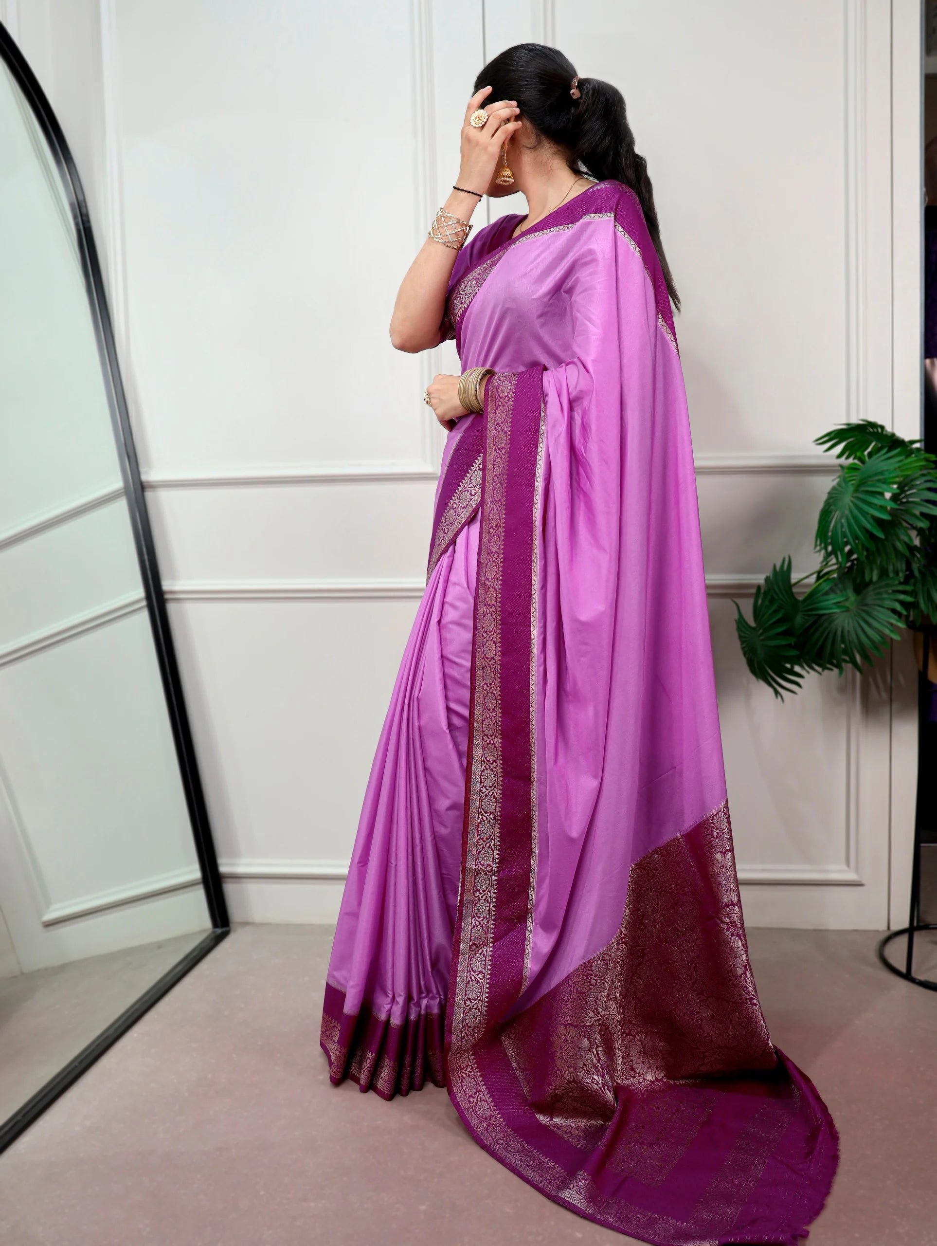 lavender mysore crepe saree side view zari border