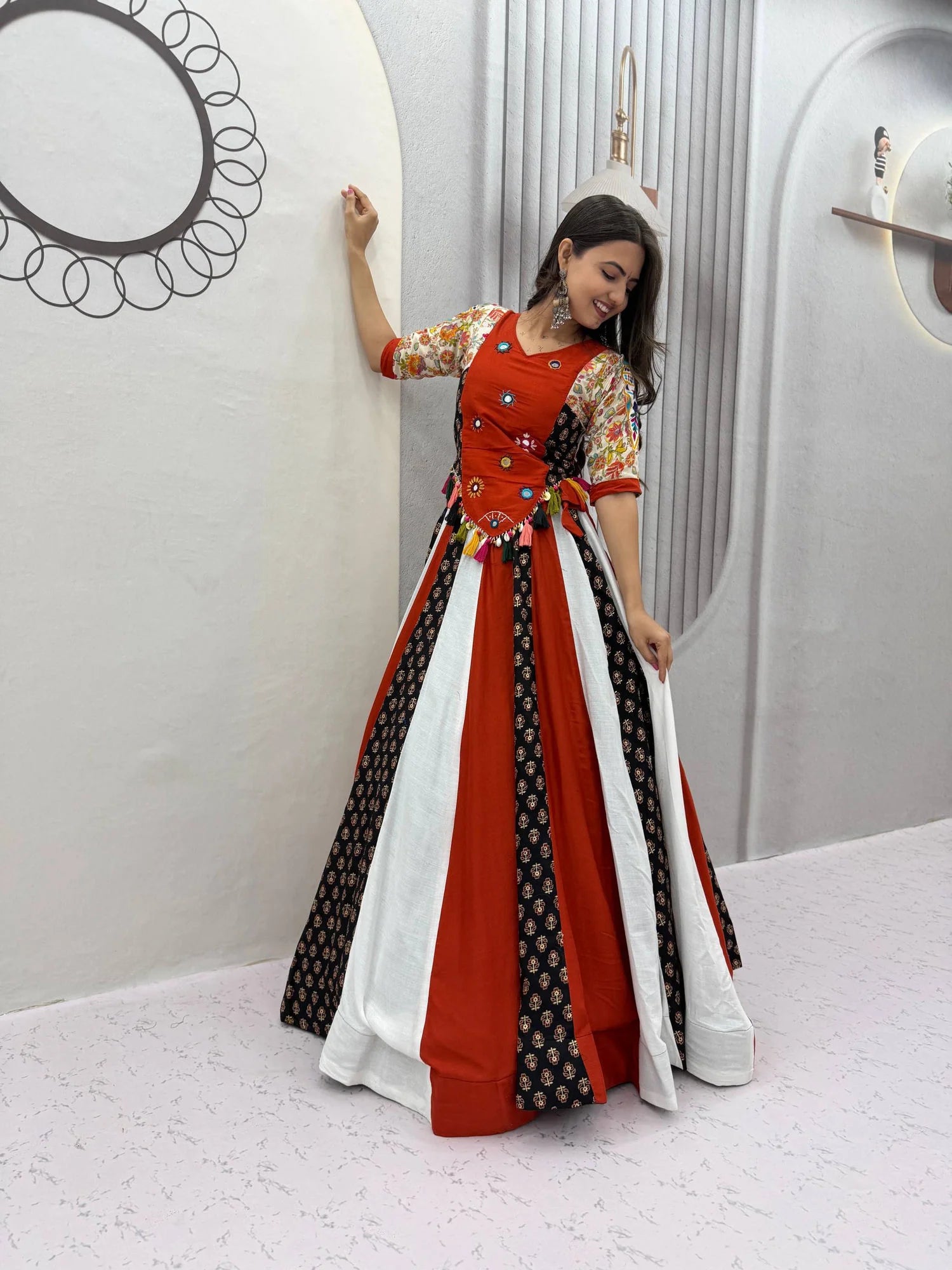 Navratri kediyu lehenga side view – pure cotton with floral print sleeves and mirror embroidery