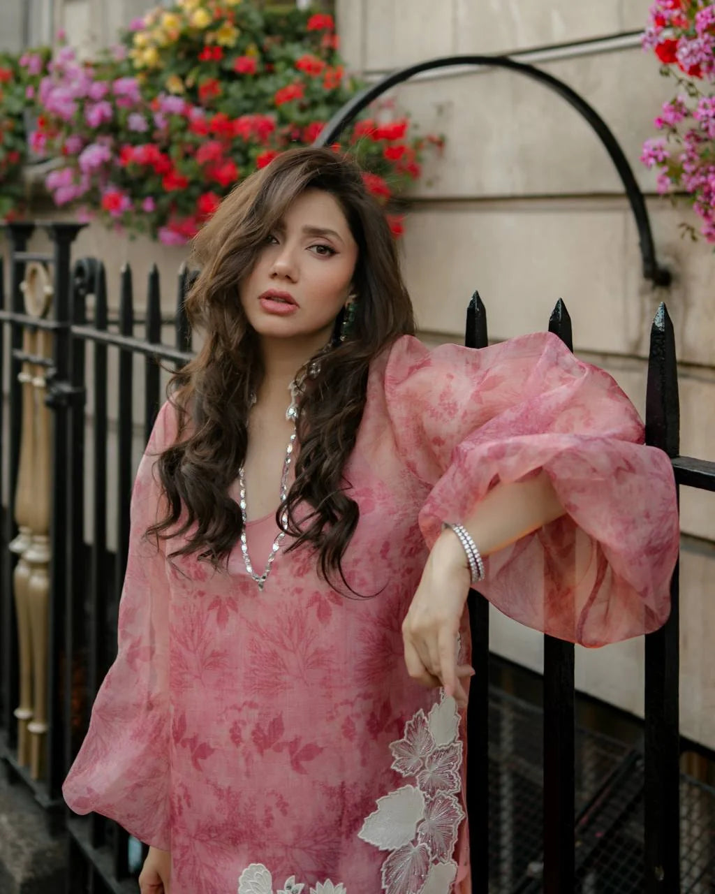 White cutwork embroidery and balloon sleeve detail on pink organza kurta set