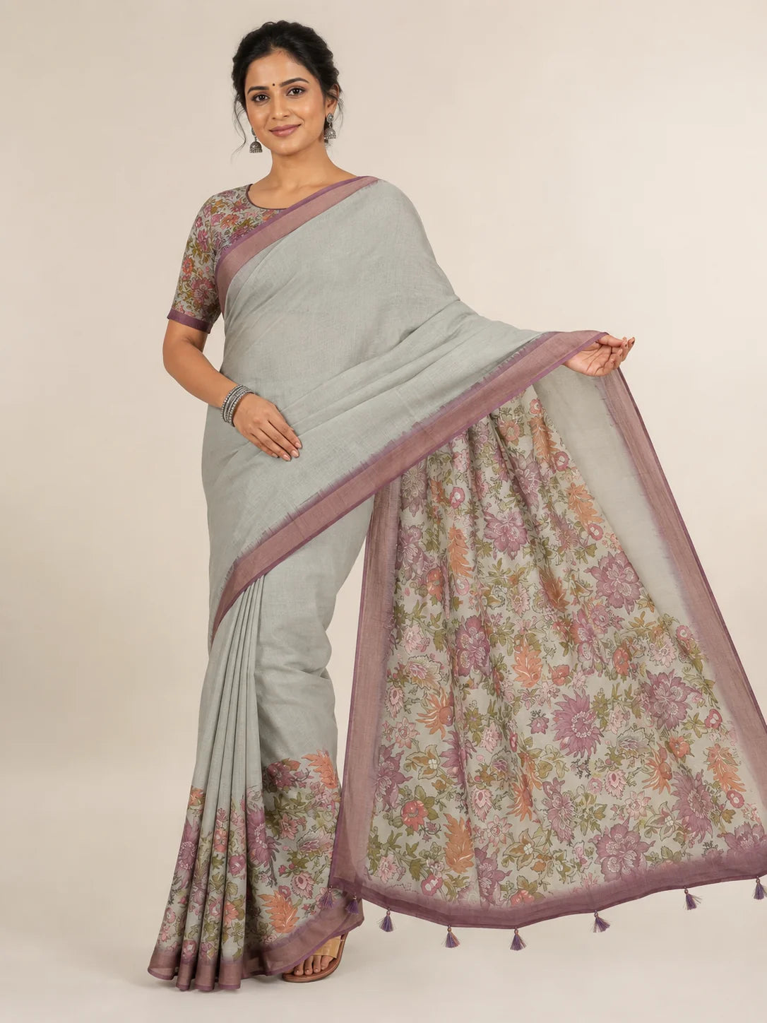 sage grey linen saree pallu close up with floral print and zari patta border